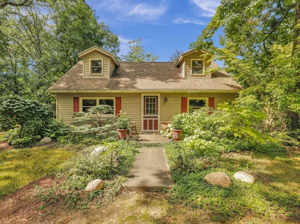 15510 Webster Rd, Bath, MI 48808