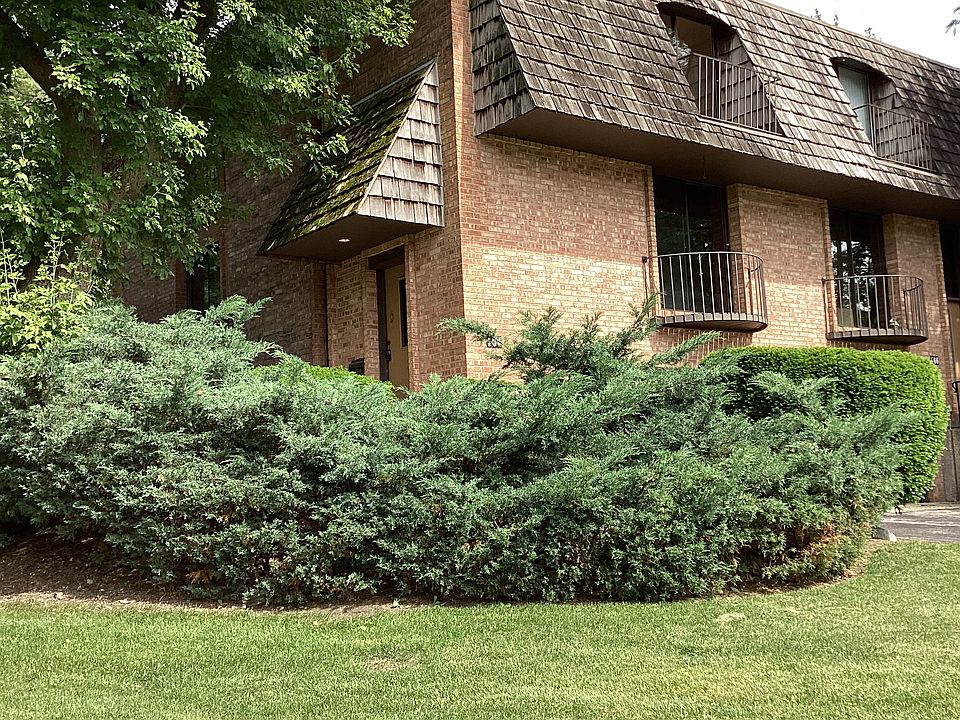 End Unit Front entrance