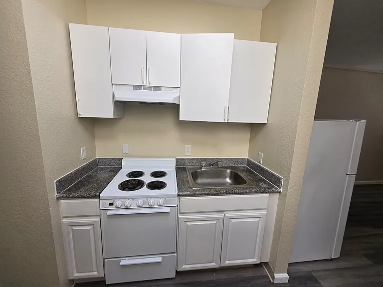 2070 University Avenue — Photo 40