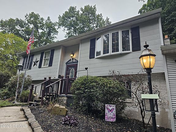 3rd image of 2087 Center Rd