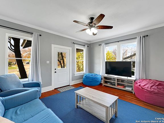 5th image of 526 E MYRTLE ST
