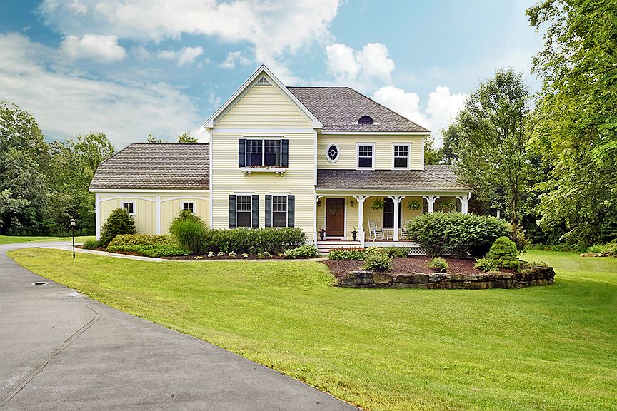 1st image of 7 Lower Meadow Ln