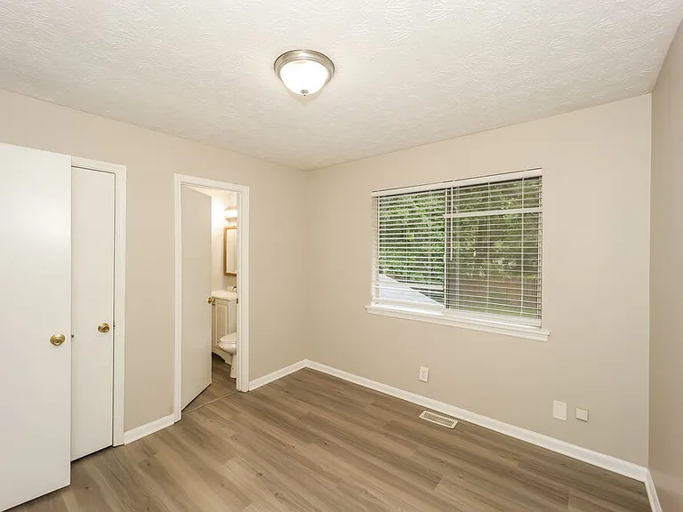 9036 Sterling Ridge Ln — Photo 12