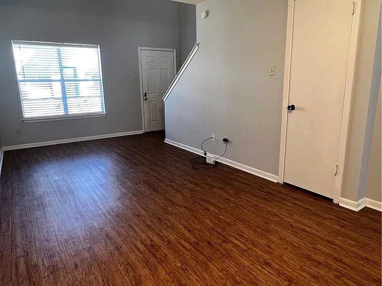 922 Spring Loop #D — Photo 4