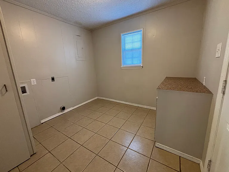 1107 N St — Photo 11