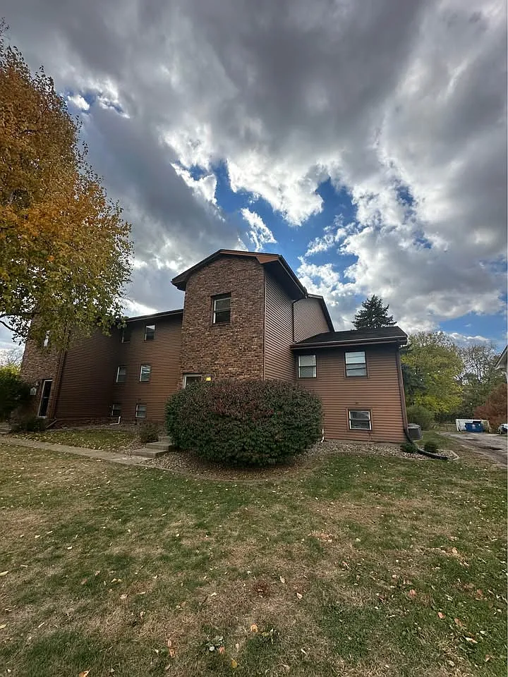 2 bed, 800 sqft, $1,000 — Photo 1