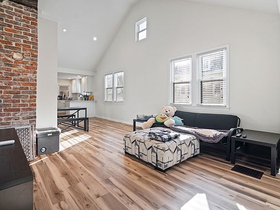 3rd image of 437 N Lasalle St