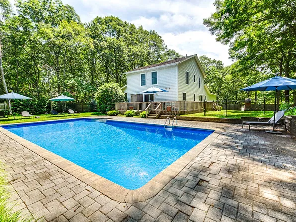 23 Harbor Blvd, East Hampton, NY 11937