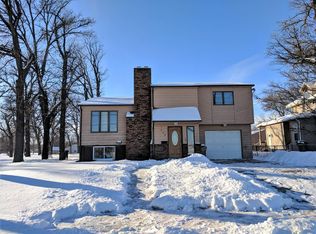 209 4th St NW, Minot, ND 58703