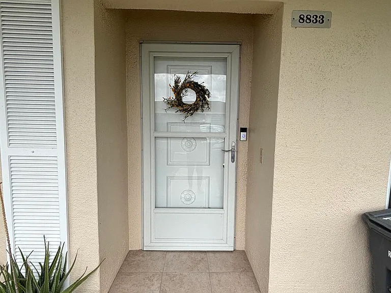 8833 Bella Vista Dr #8833 — Photo 2
