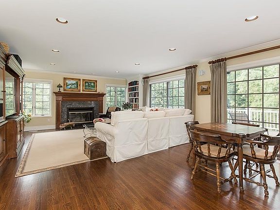 5th image of 17 Marbourne Dr