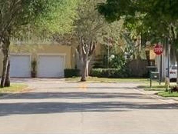 Exterior Neighborhood (street photo)