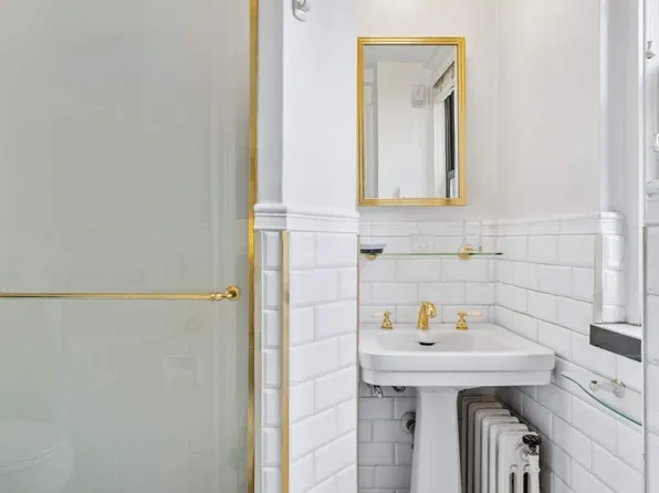 333 East 53rd Street image 6 of 12