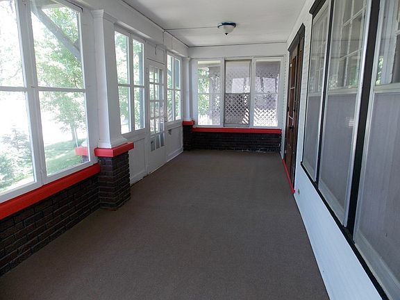 3rd image of 112 Stewart Ave