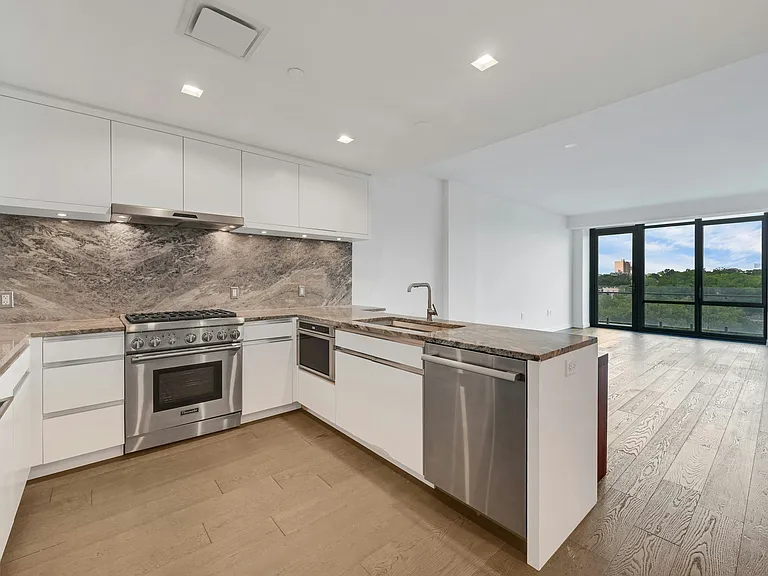 320 Adolphus Ave #808 — Photo 1