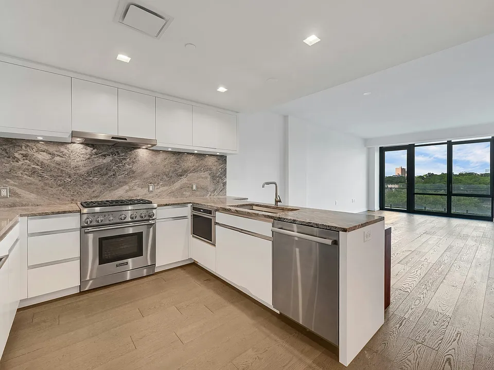 320 Adolphus Ave #808