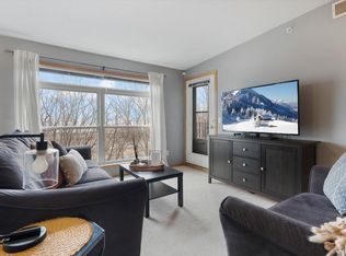 2496 County Road C2 W APT 307, Roseville, MN 55113