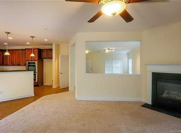 5th image of 115 Silverspring Pl
