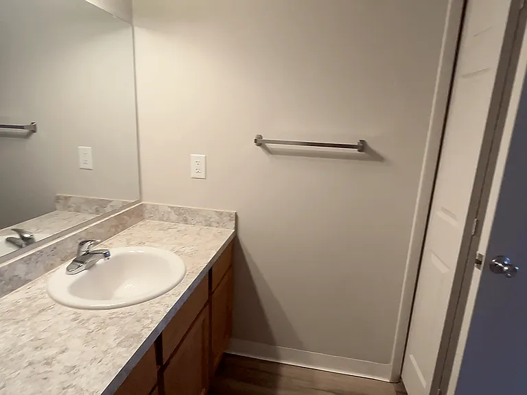 Three Oaks Apartments — Photo 42