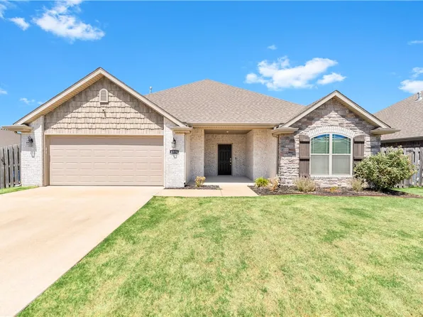 4370 W Anthem Dr, Fayetteville, AR 72704