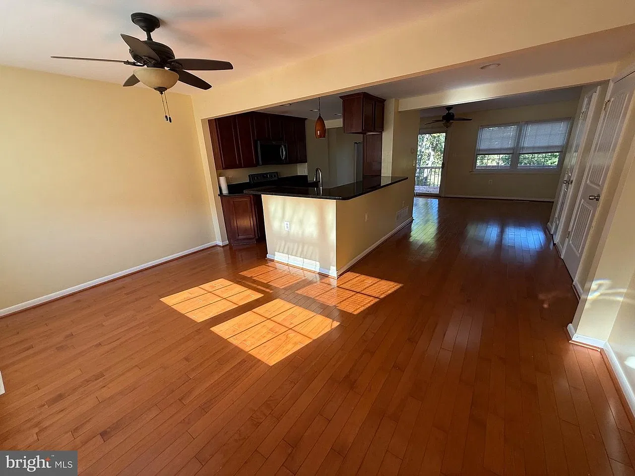 3 bed, 1280 sqft, $2,600 — Photo 2