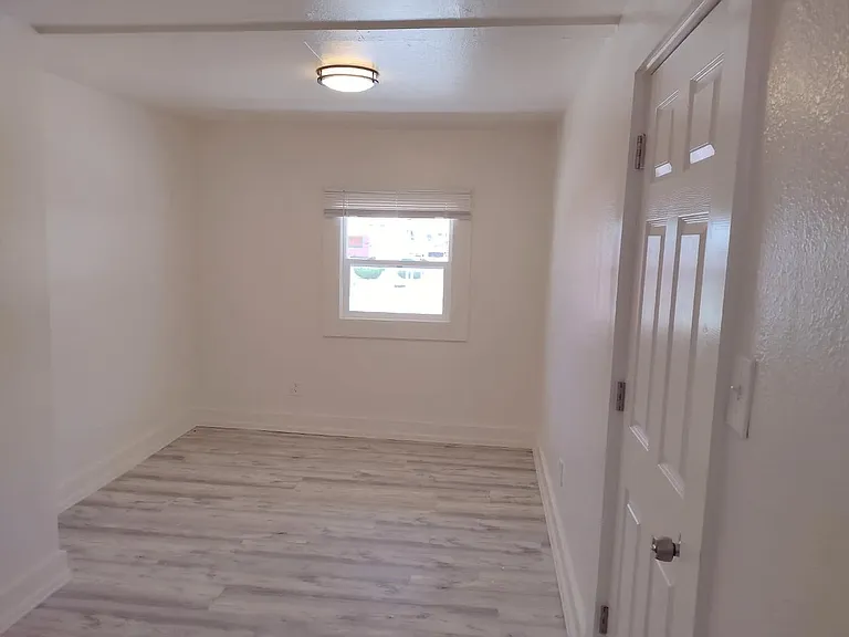 405 11th Ave #4 — Photo 6