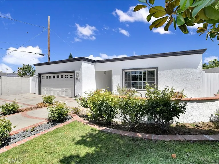 1015 E Walnut Ave — Photo 2