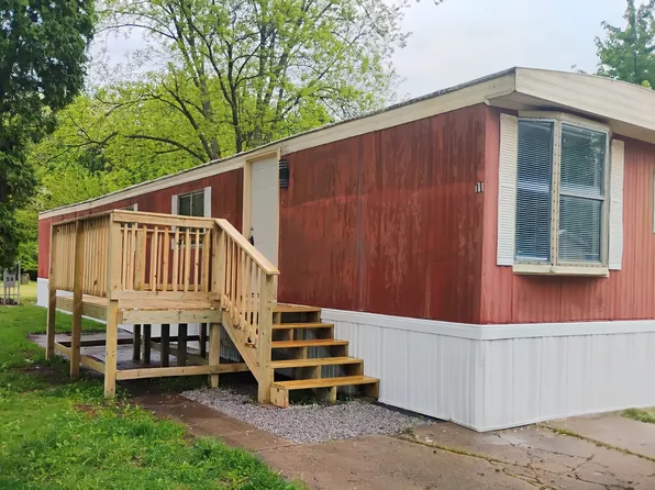 58 Deerwood Park, Centralia, IL 62801