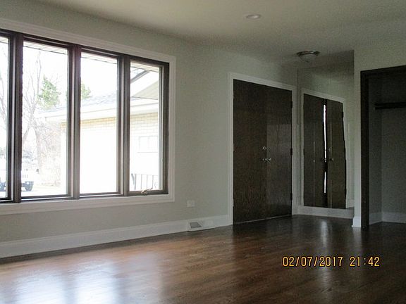 3rd image of 12536 S Parkside Ave