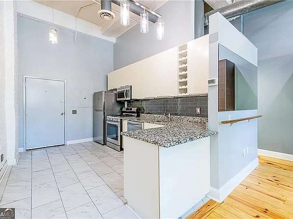 5th image of 210 Walker St SW Unit 1