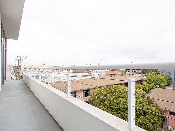 5th image of 12770 Caswell Ave #304