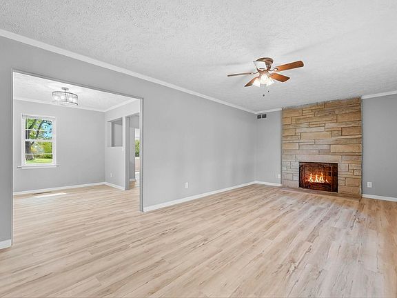 5th image of 709 W Cromer Ave
