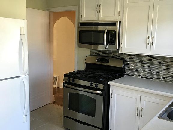 2nd image of 2519 W Ardmore Pl
