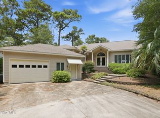 142 Oakleaf Dr, Pine Knoll Shores, NC 28512