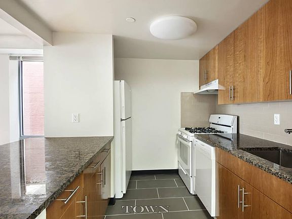 4th image of 324 Pleasant Ave APT 6E
