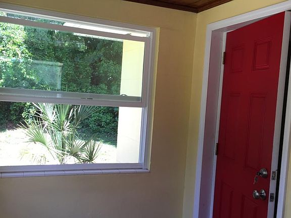 4th image of 820 E Walnut St APT A