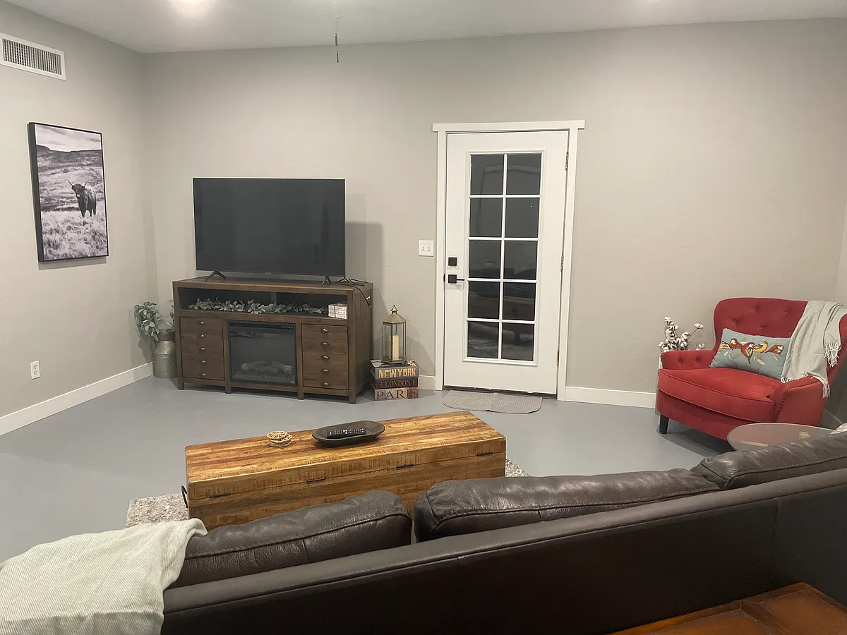 Living room - 8200 S Wentworth Rd