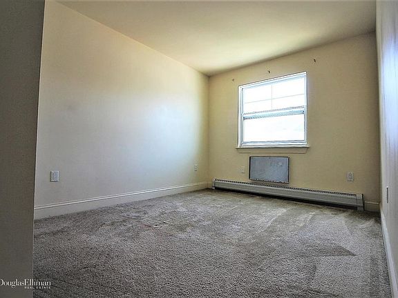 2nd image of 101 Dolphin Ct #B