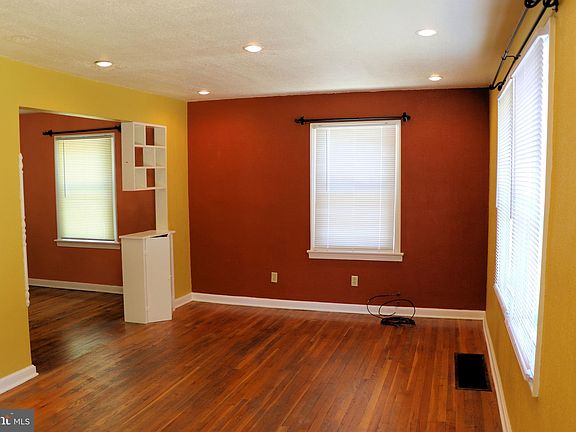 3rd image of 46637 Midway Dr