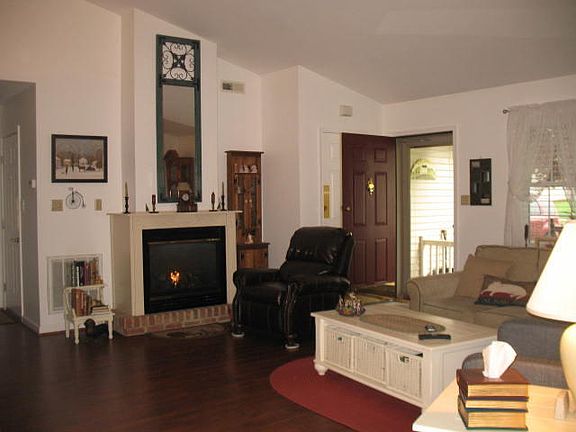 2nd image of 15 Thorndale Dr #L-0048