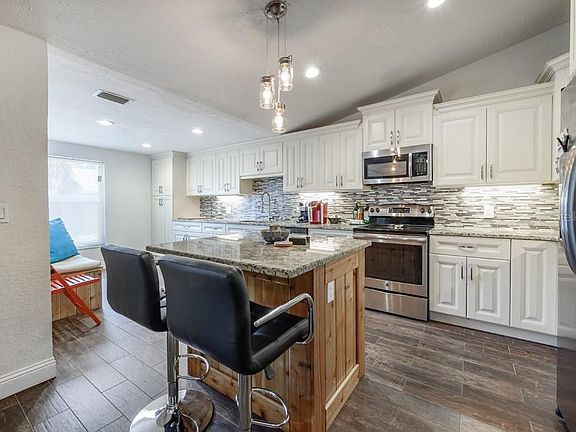 5th image of 16206 Lakehead Ct