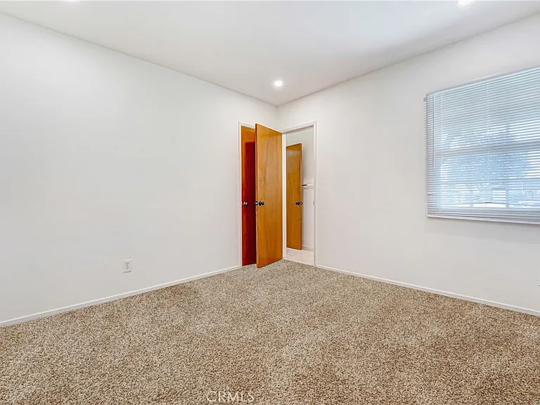 10352 Hayvenhurst Ave — Photo 10