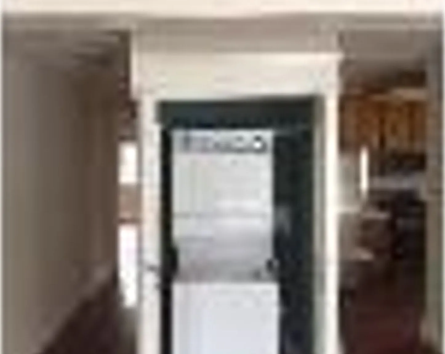 One of a kind, spacious upstairs duplex in Uptown Whittier. No Pets. — Photo 3