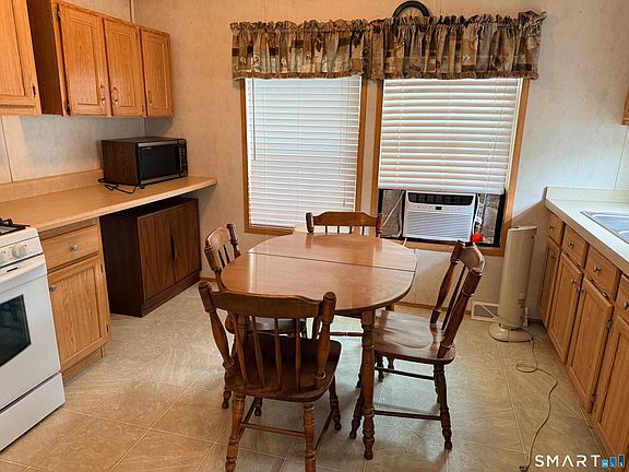5th image of 372 Scantic Road lot 3