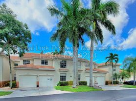 354 Dover Pl, Naples, FL