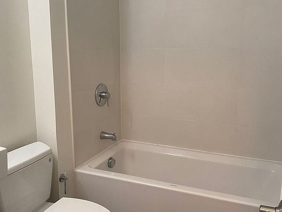 2nd image of 1428 Steiner St #4