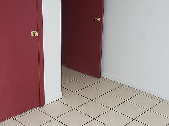 5th image of 464 Lombard St #B