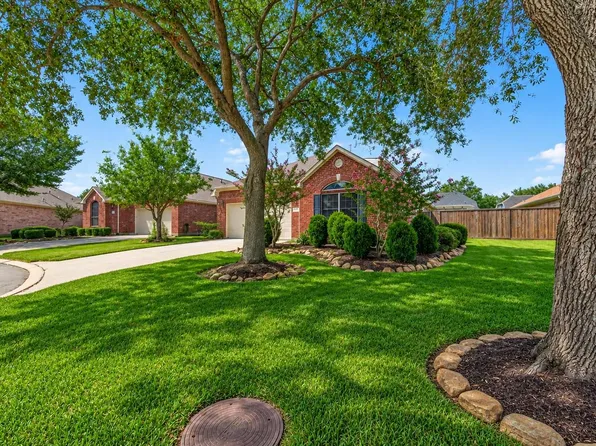 1407 Capri Place Ln, Pearland, TX 77581