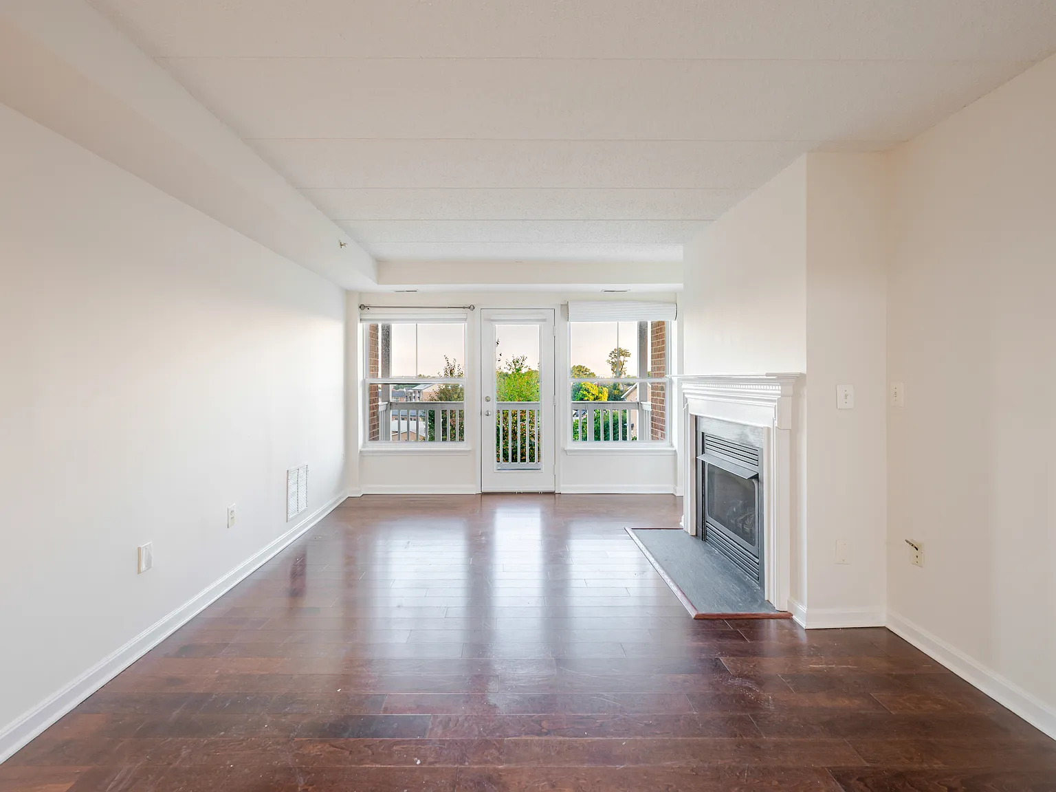 2 bed, 932 sqft, $2,100 — Photo 4