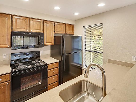 3rd image of 14933 NE 1st Pl APT E